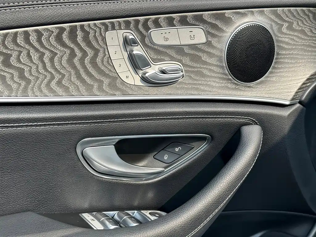 Mercedes-Benz E-Class 2021 — фото 16