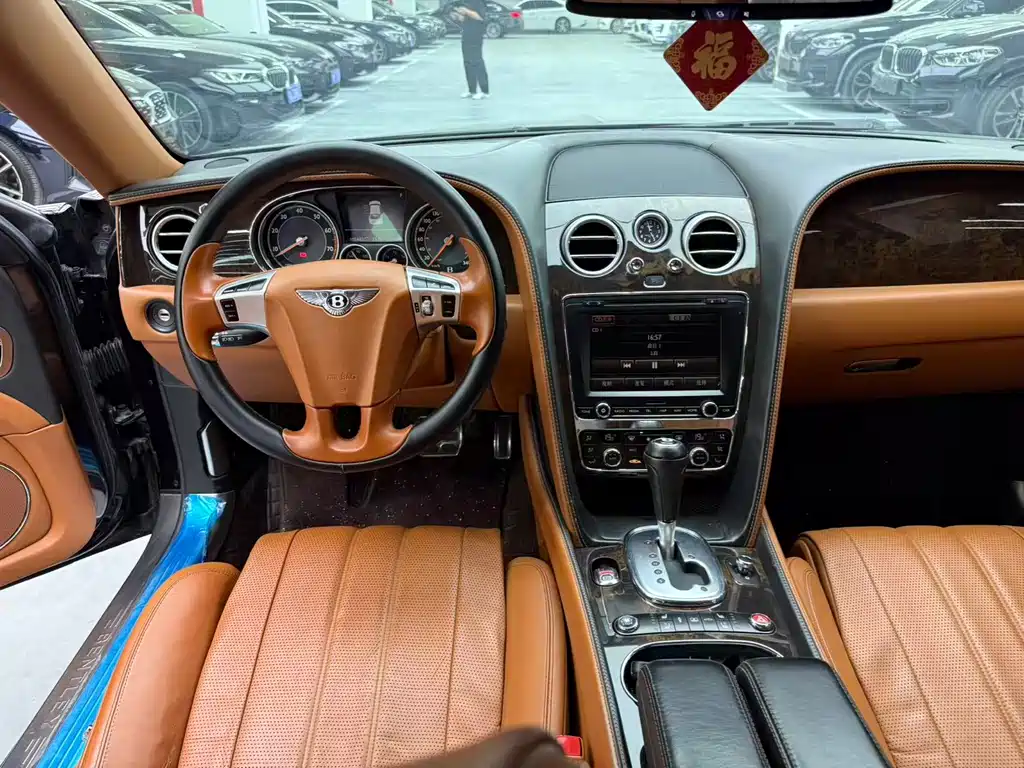 Bentley Flying Spur 2015 — фото 10