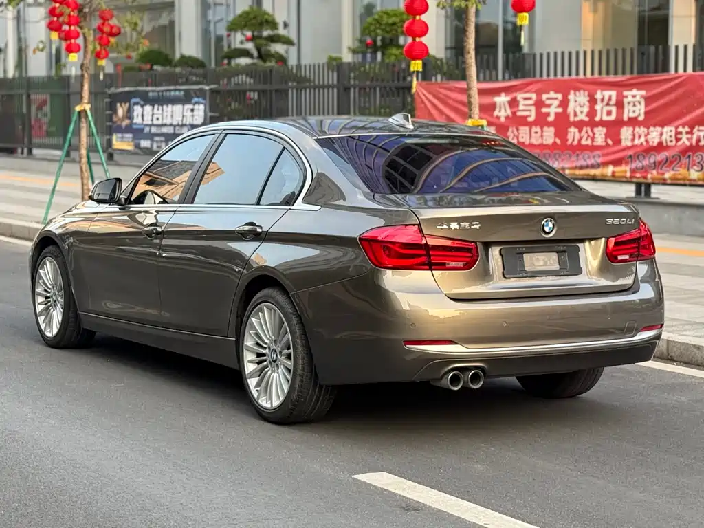 BMW 3 Series 2018 — фото 16