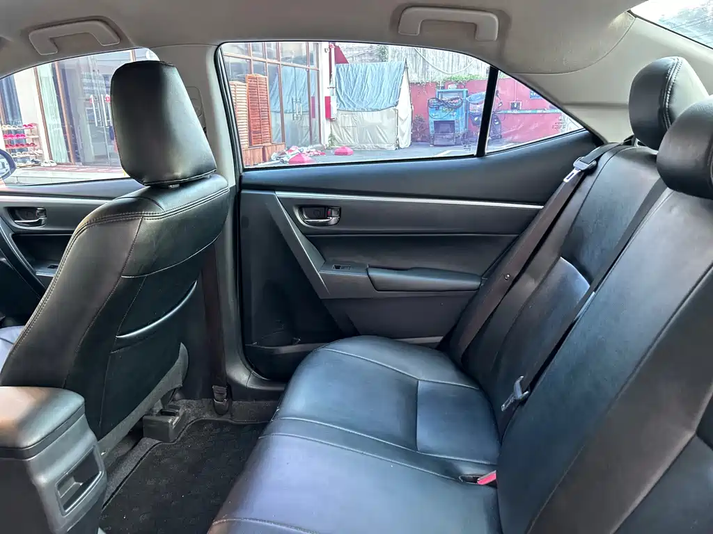 Toyota Corolla 2018 — фото 16