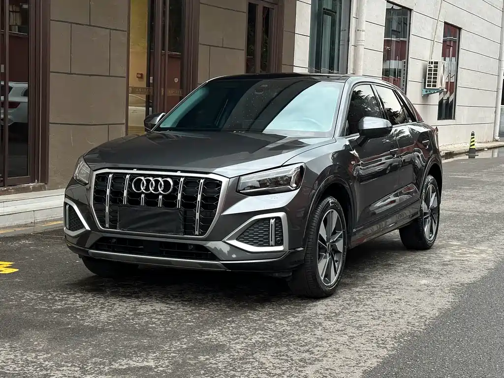 Audi Q2L 2022 — фото 1