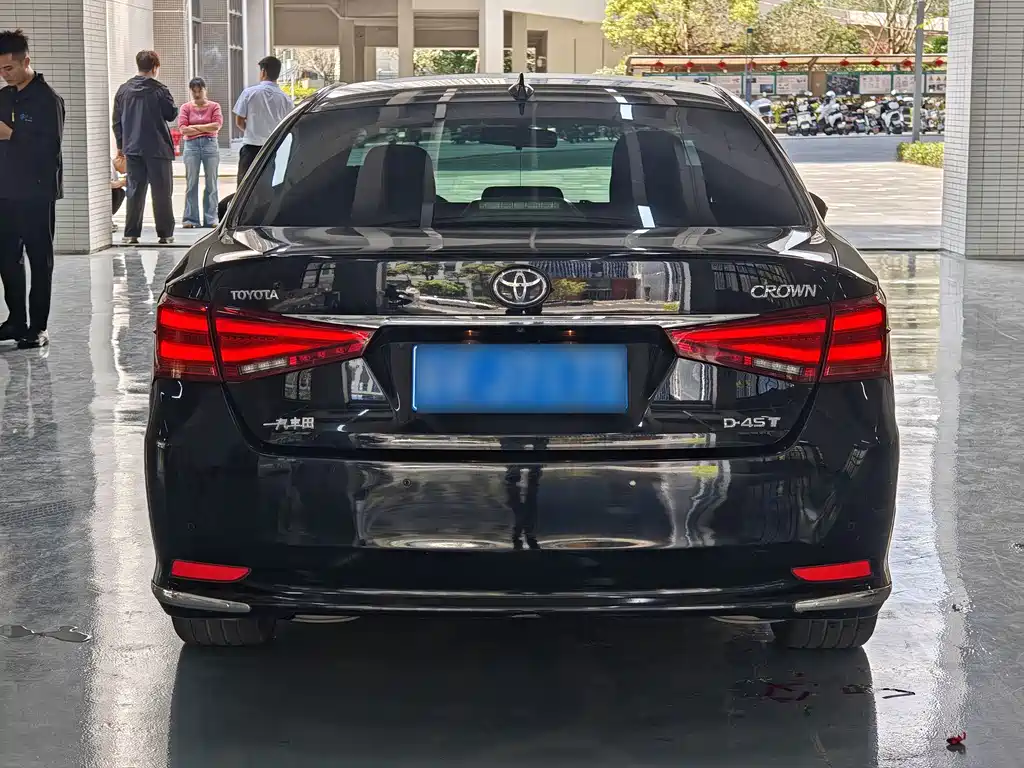 Toyota Crown 2018 — фото 10