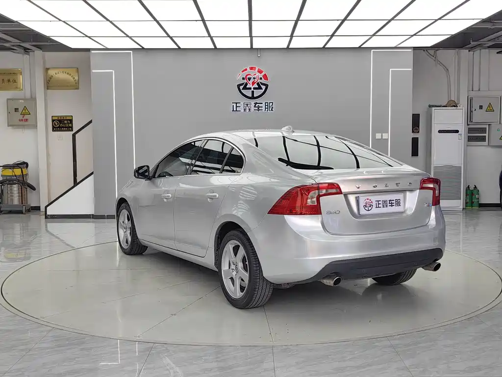 Volvo S60 2013 — фото 14