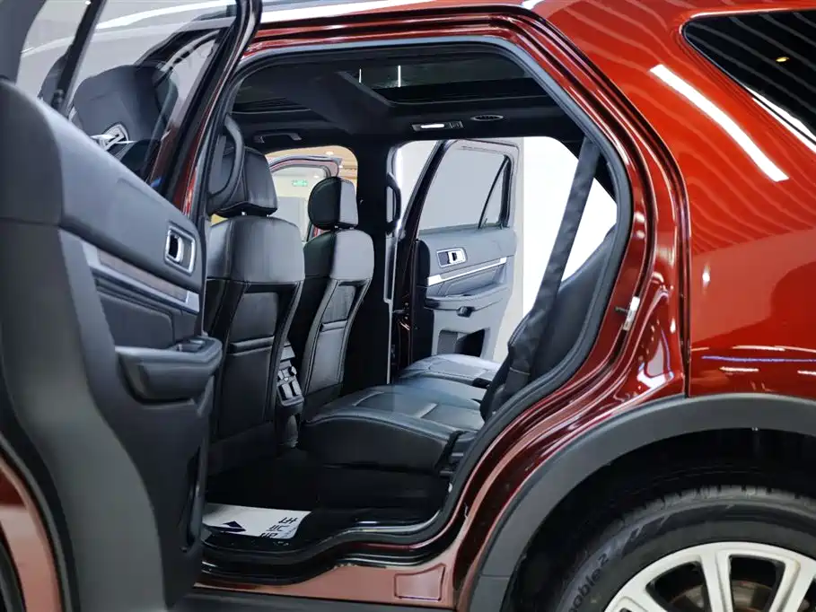 Ford Explorer 2016 — фото 30