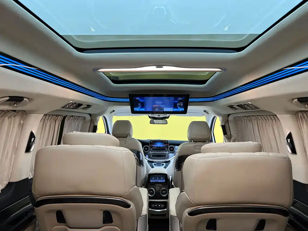Mercedes-Benz V-Class 2024 — фото 30
