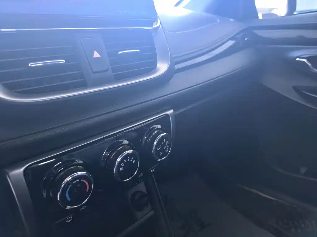 Toyota Yaris L 2022 — фото 8