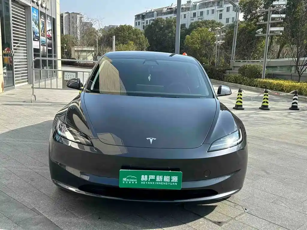 Tesla Model 3 2025 — фото 2