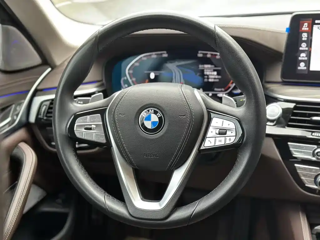 BMW 5 Series 2024 — фото 13