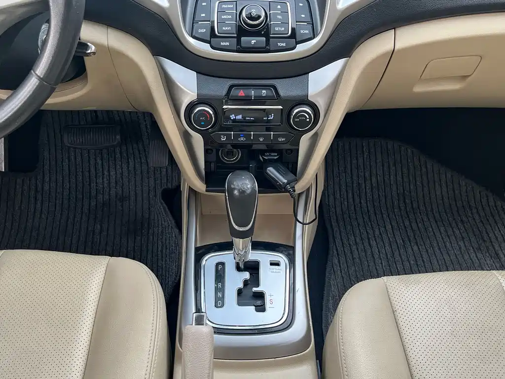 Changan Eado 2016 — фото 11