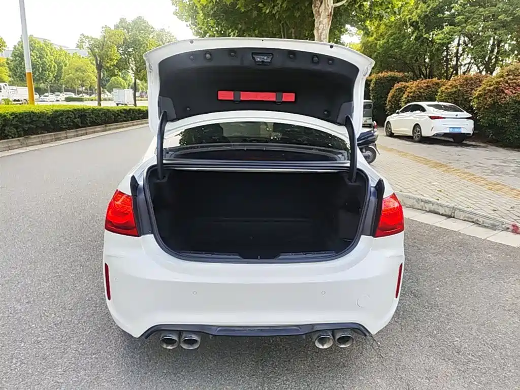BMW 1 Series 2019 — фото 19