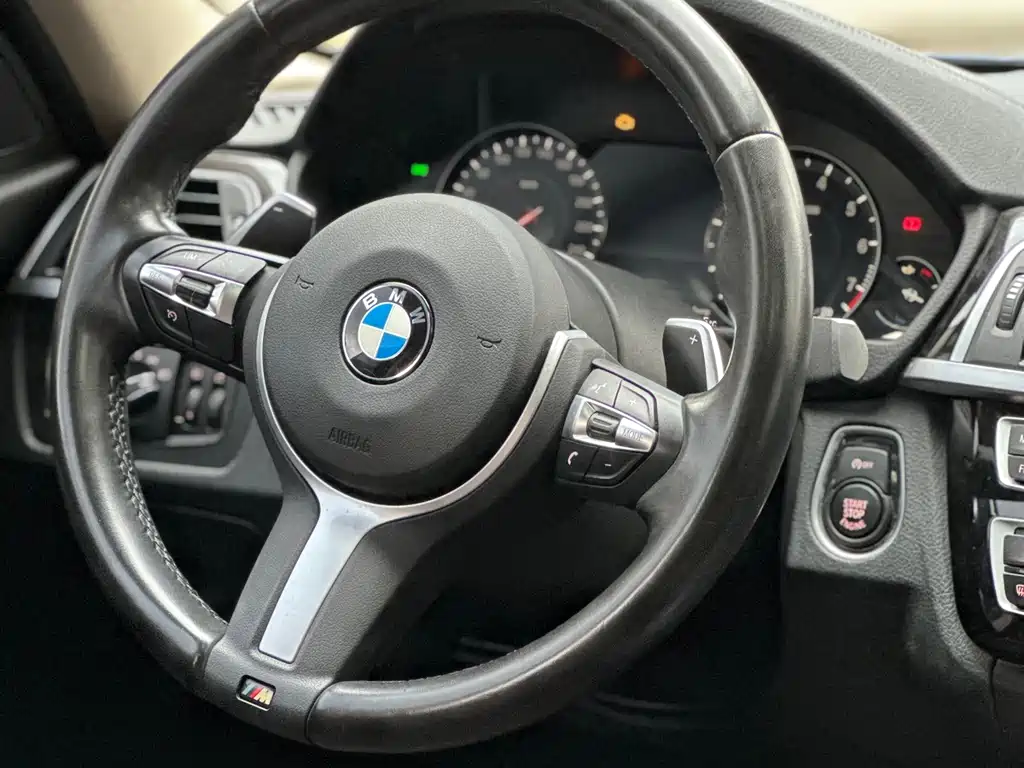 BMW 3 Series 2019 — фото 14