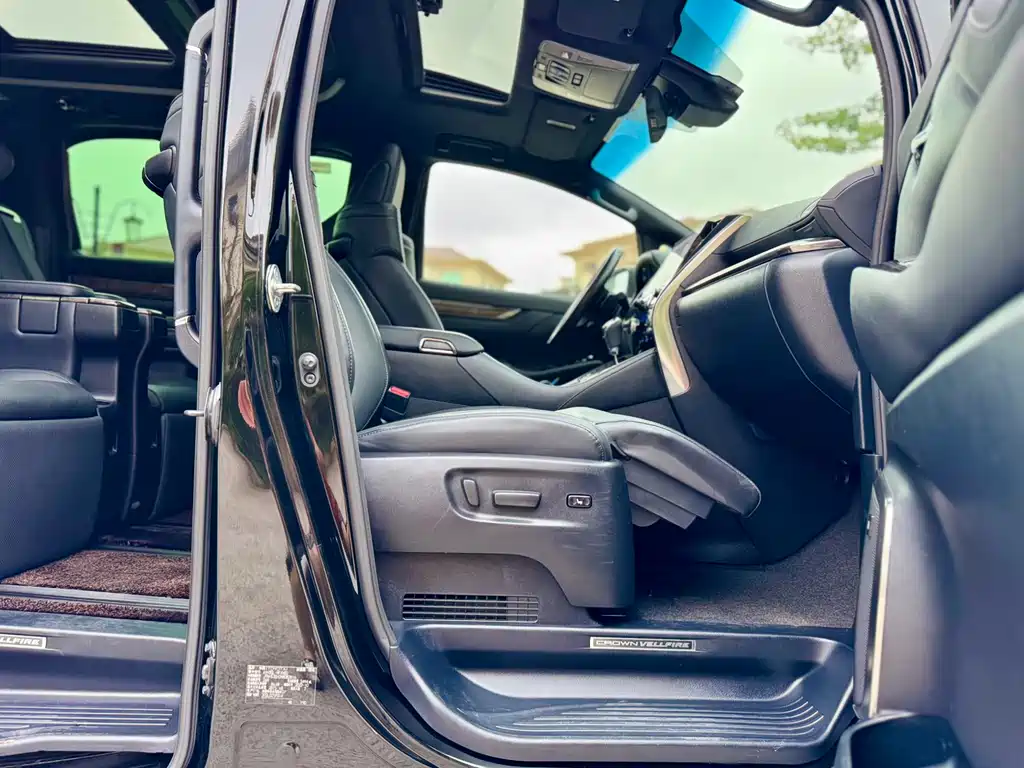 Toyota Vellfire 2023 — фото 16