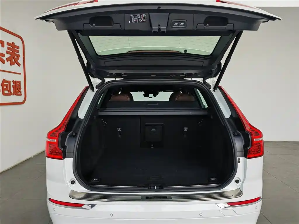 Volvo XC60 2021 — фото 16