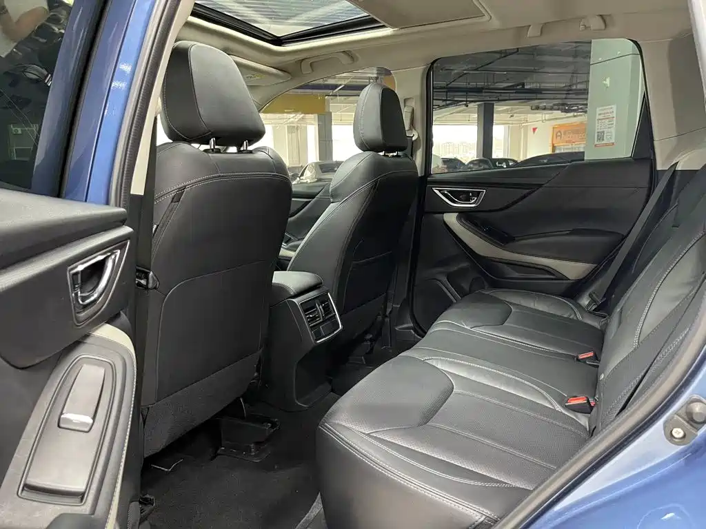Subaru Forester 2023 — фото 10
