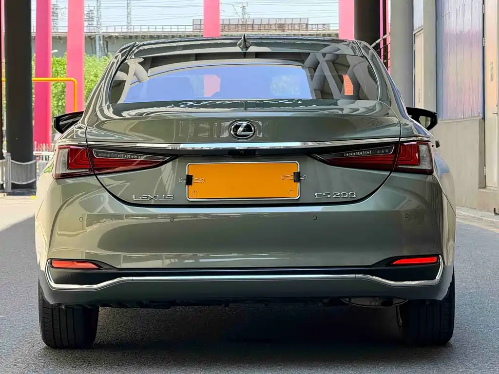 Lexus ES 2023 — фото 4