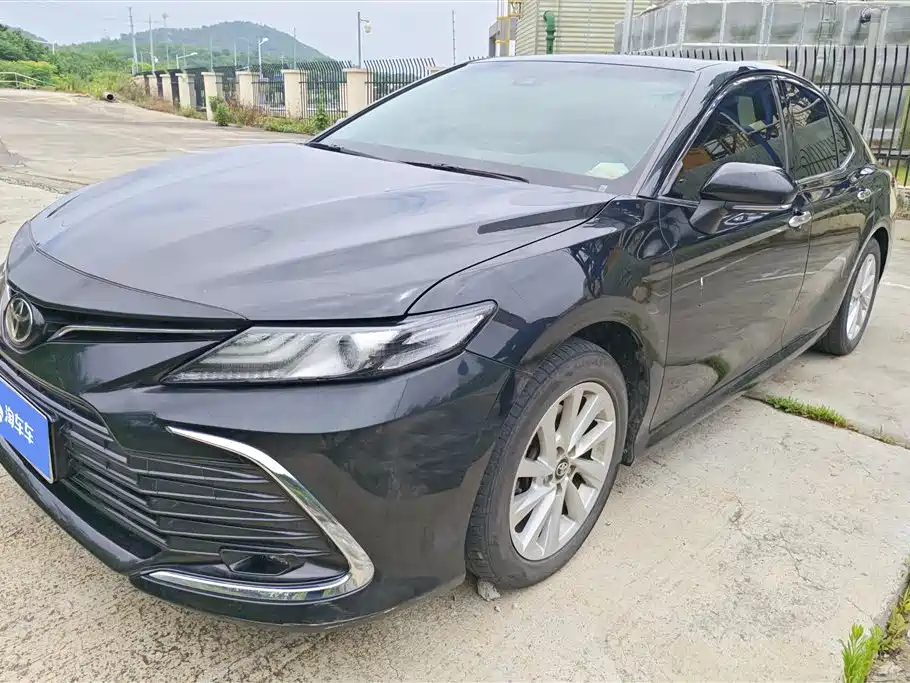 Toyota Camry 2022 — фото 1