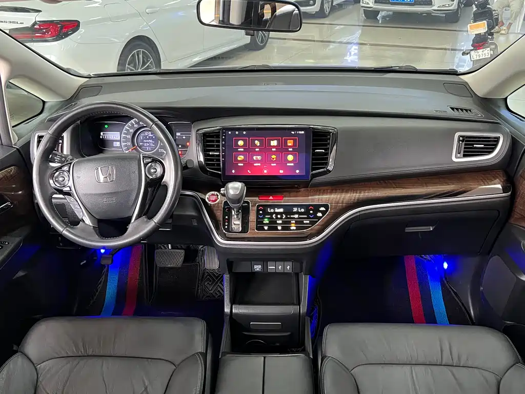 Honda Odyssey 2018 — фото 9