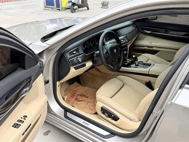BMW 7 Series 2013 — фото 7