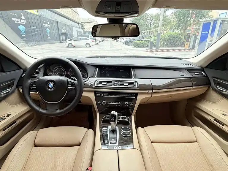BMW 7 Series 2013 — фото 14