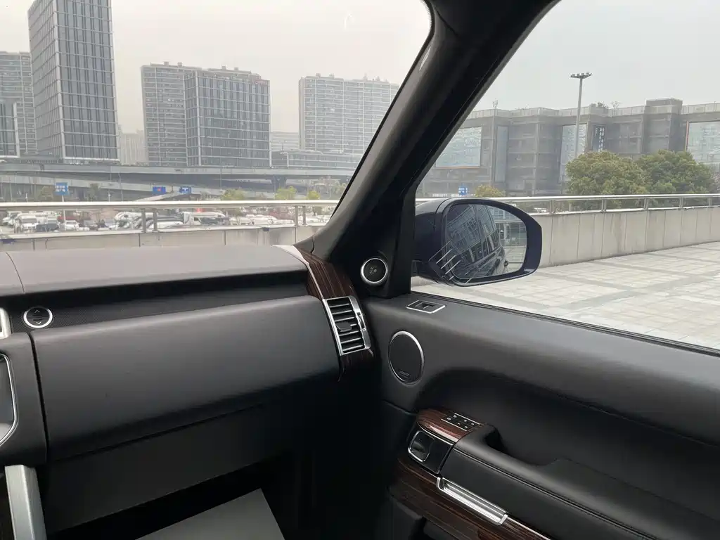 Land Rover Range Rover 2018 — фото 15