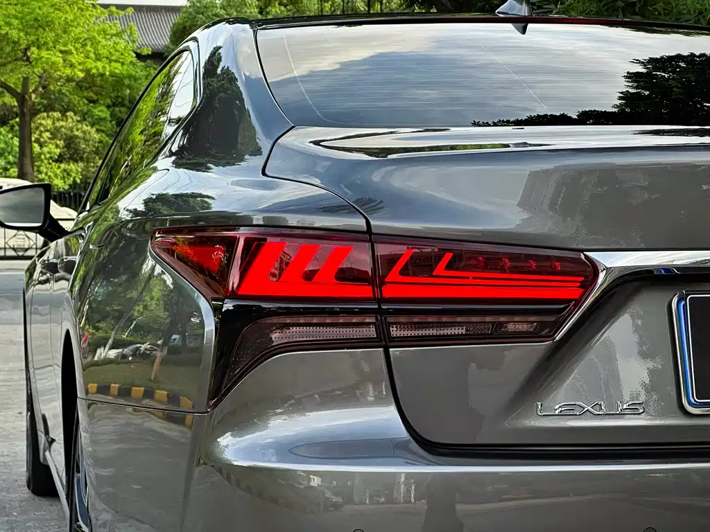 Lexus LS 2021
