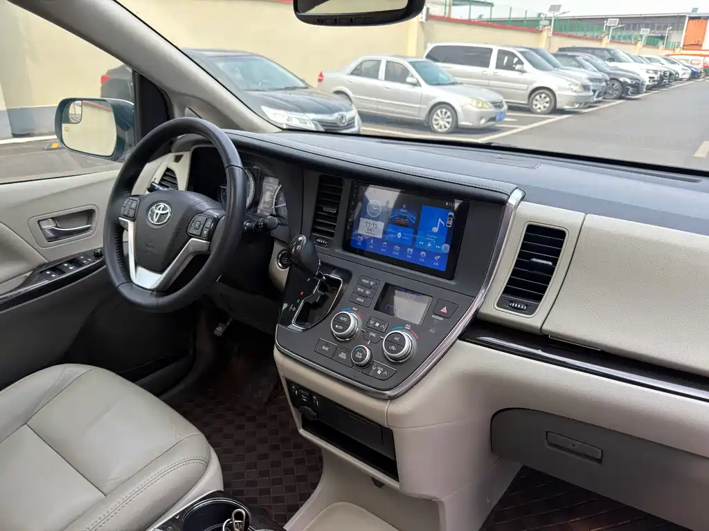 Toyota Sienna 2019 — фото 11