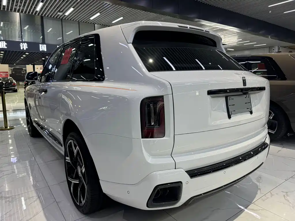 Rolls-Royce Cullinan — фото 14