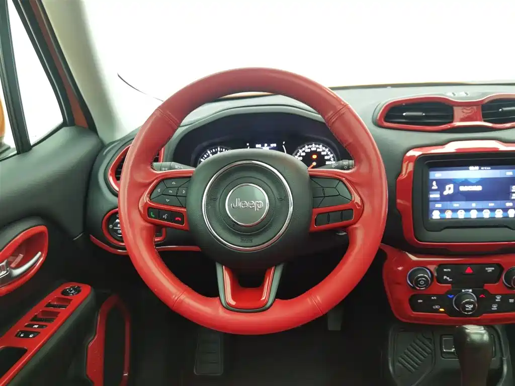 Jeep Renegade 2019 — фото 11