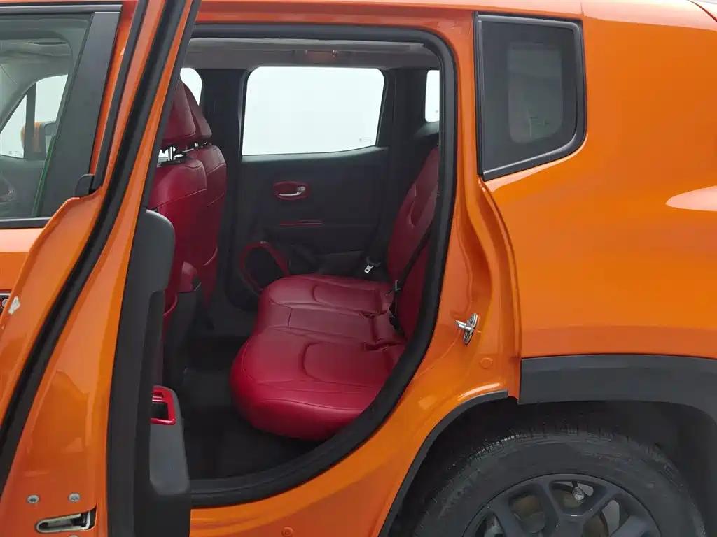 Jeep Renegade 2019 — фото 15