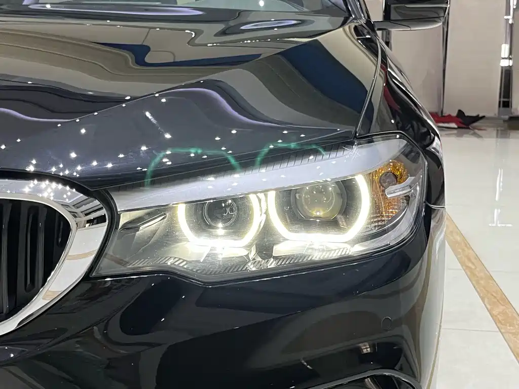BMW 5 Series 2020 — фото 10