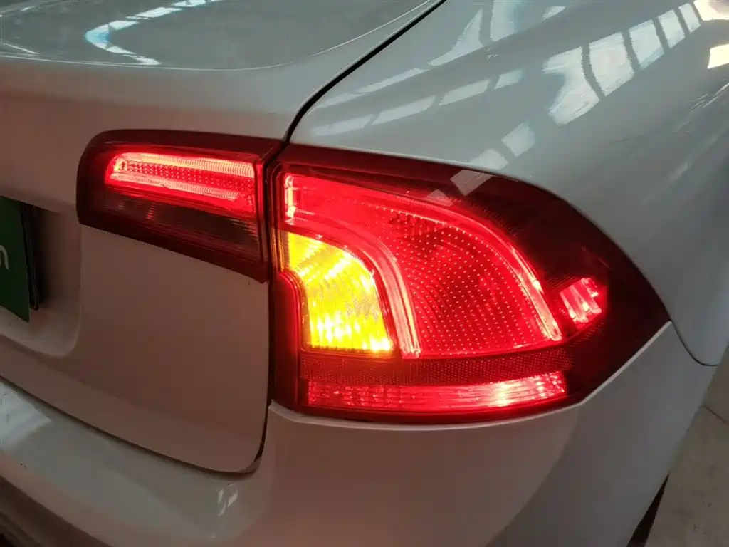 Volvo S60 2017 — фото 8
