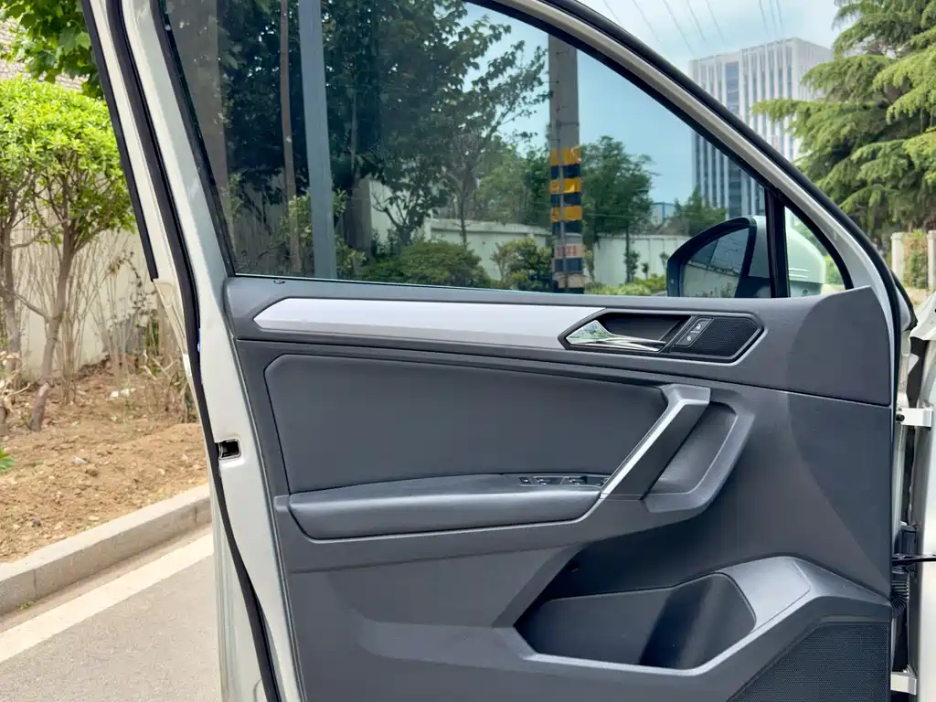 Volkswagen Tiguan L 2017 — фото 10