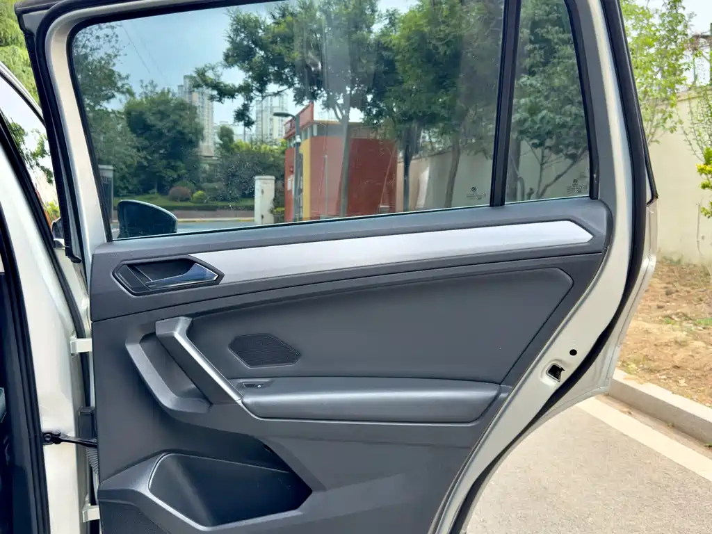 Volkswagen Tiguan L 2017 — фото 20