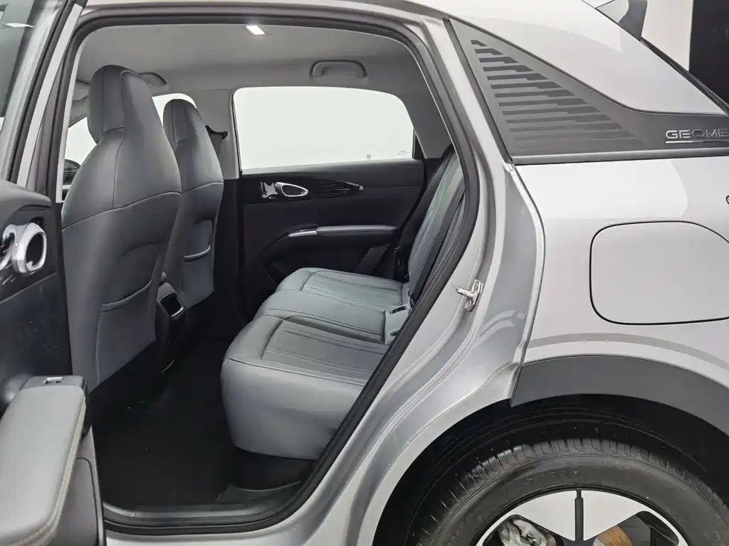 Geely Galaxy Starwish 2025 — фото 15