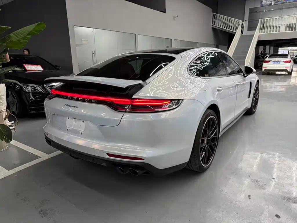 Porsche Panamera 2019 — фото 18