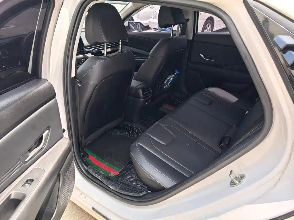 Hyundai Elantra 2024