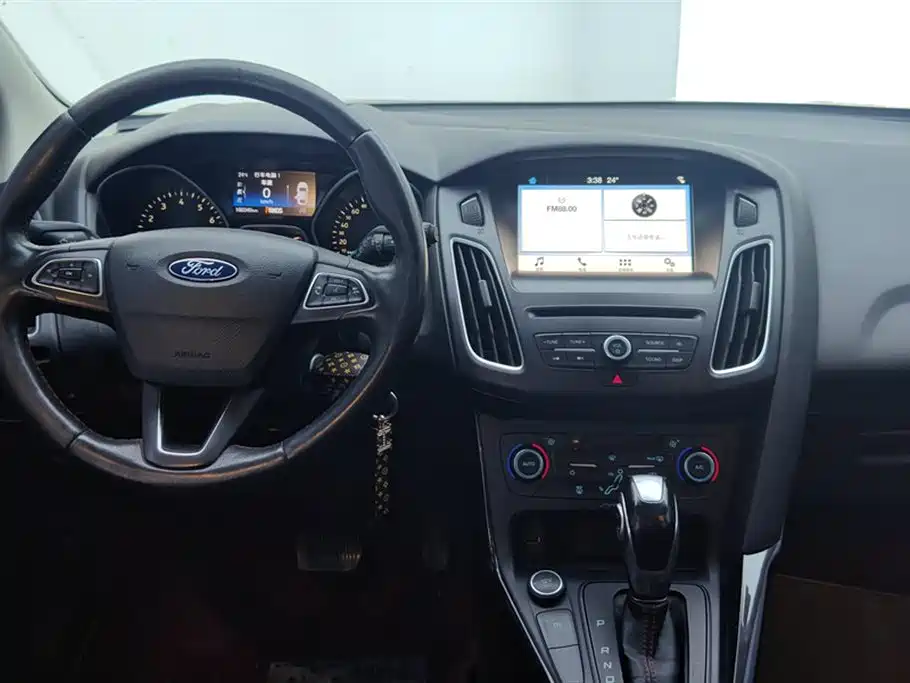 Ford Focus 2017 — фото 12