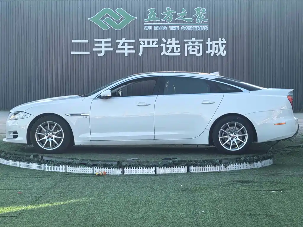 Jaguar XJ 2014 — фото 18