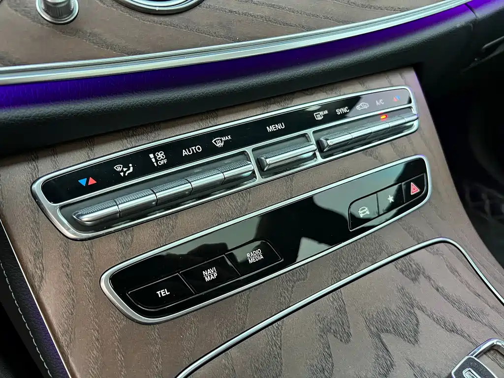 Mercedes-Benz E-Class 2022 — фото 20