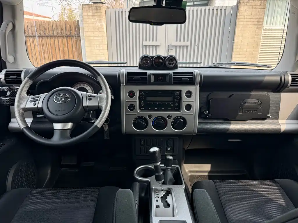Toyota FJ Cruiser 2019 — фото 10