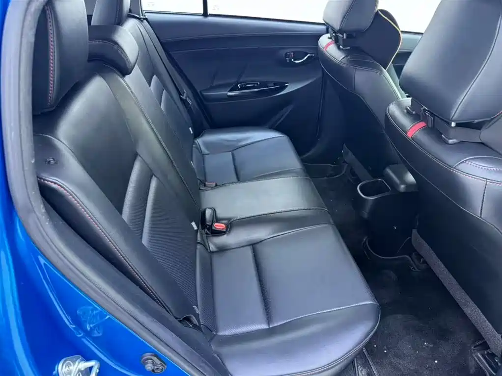 Toyota Yaris L 2021 — фото 13