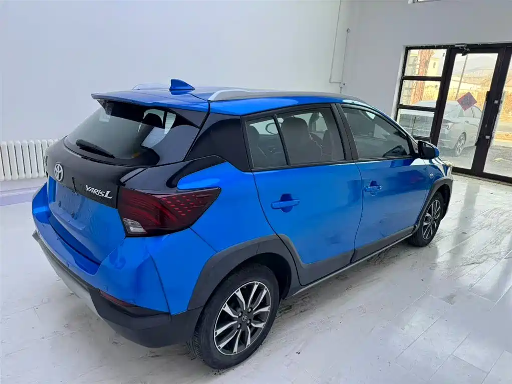 Toyota Yaris L 2021