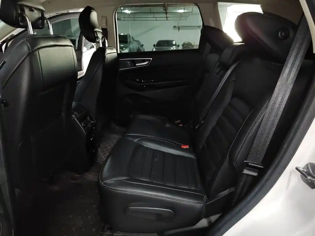 Ford Edge 2017 — фото 13