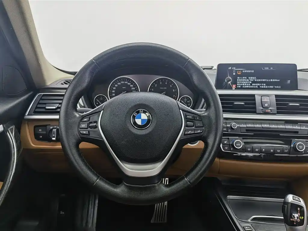 BMW 3 Series 2016 — фото 11