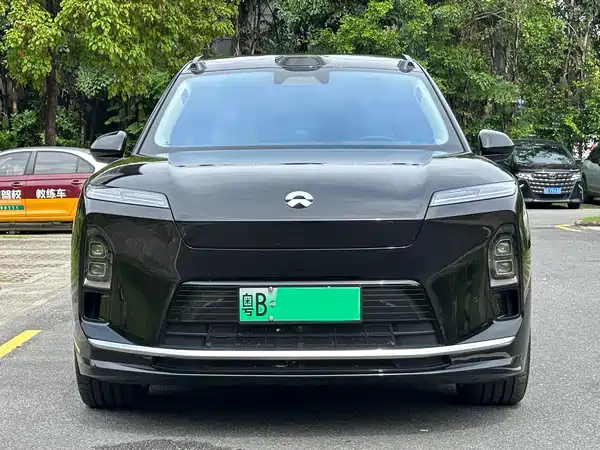 NIO ES8 2025