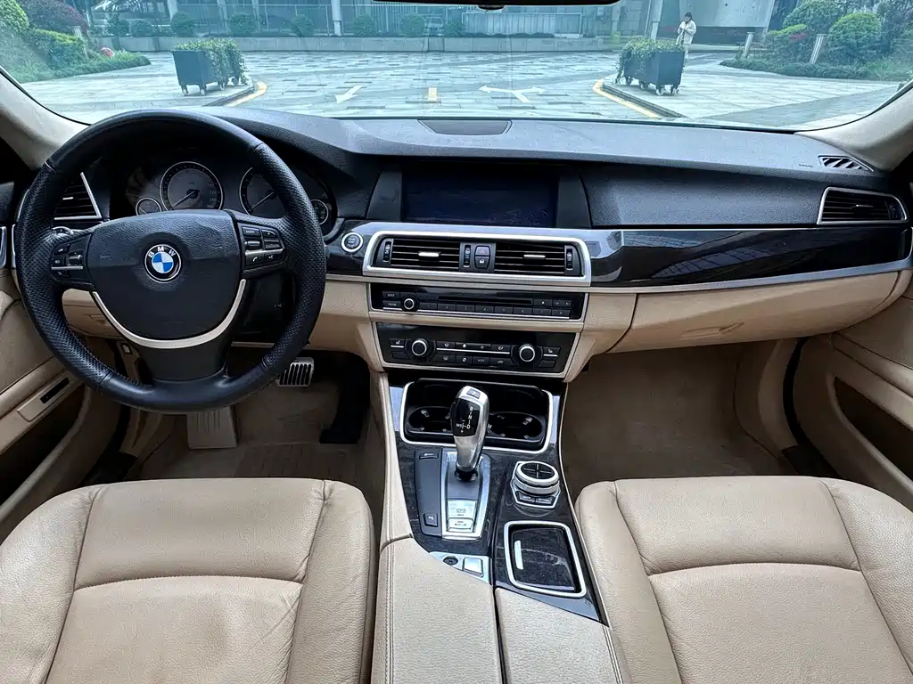 BMW 5 Series 2012 — фото 9