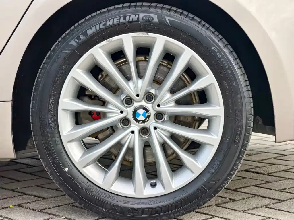 BMW 5 Series 2019 — фото 16