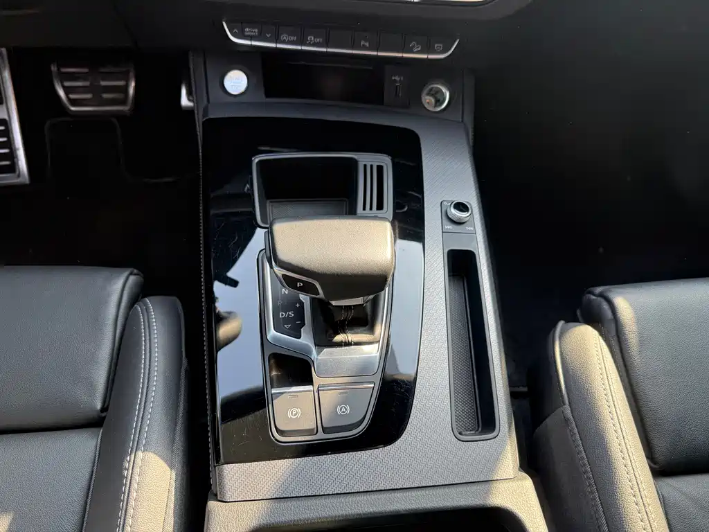 Audi Q5L 2023 — фото 13