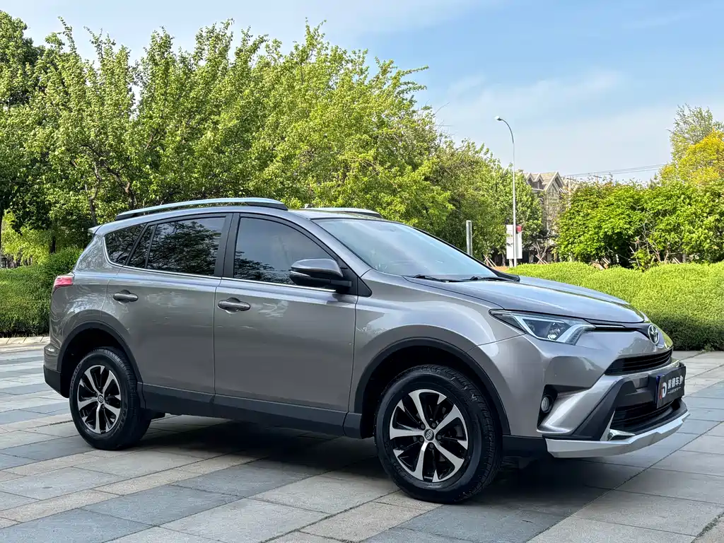 Toyota RAV4 2019 — фото 3