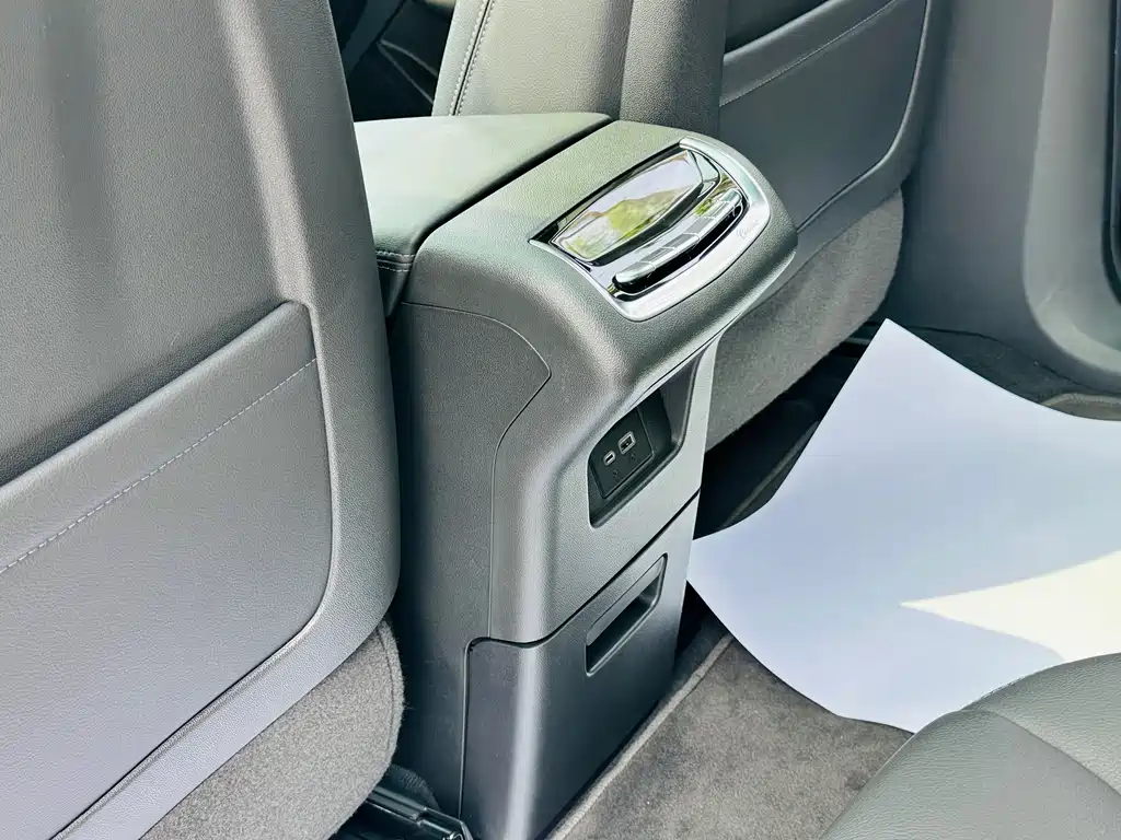 Cadillac XT6 2024 — фото 15